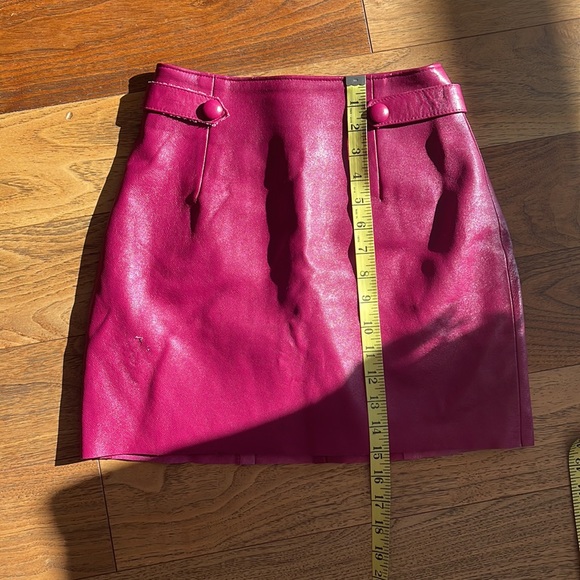 VINTAGE 100% Leather Fuchsia Miniskirt ‘XS’ - Picture 12 of 13